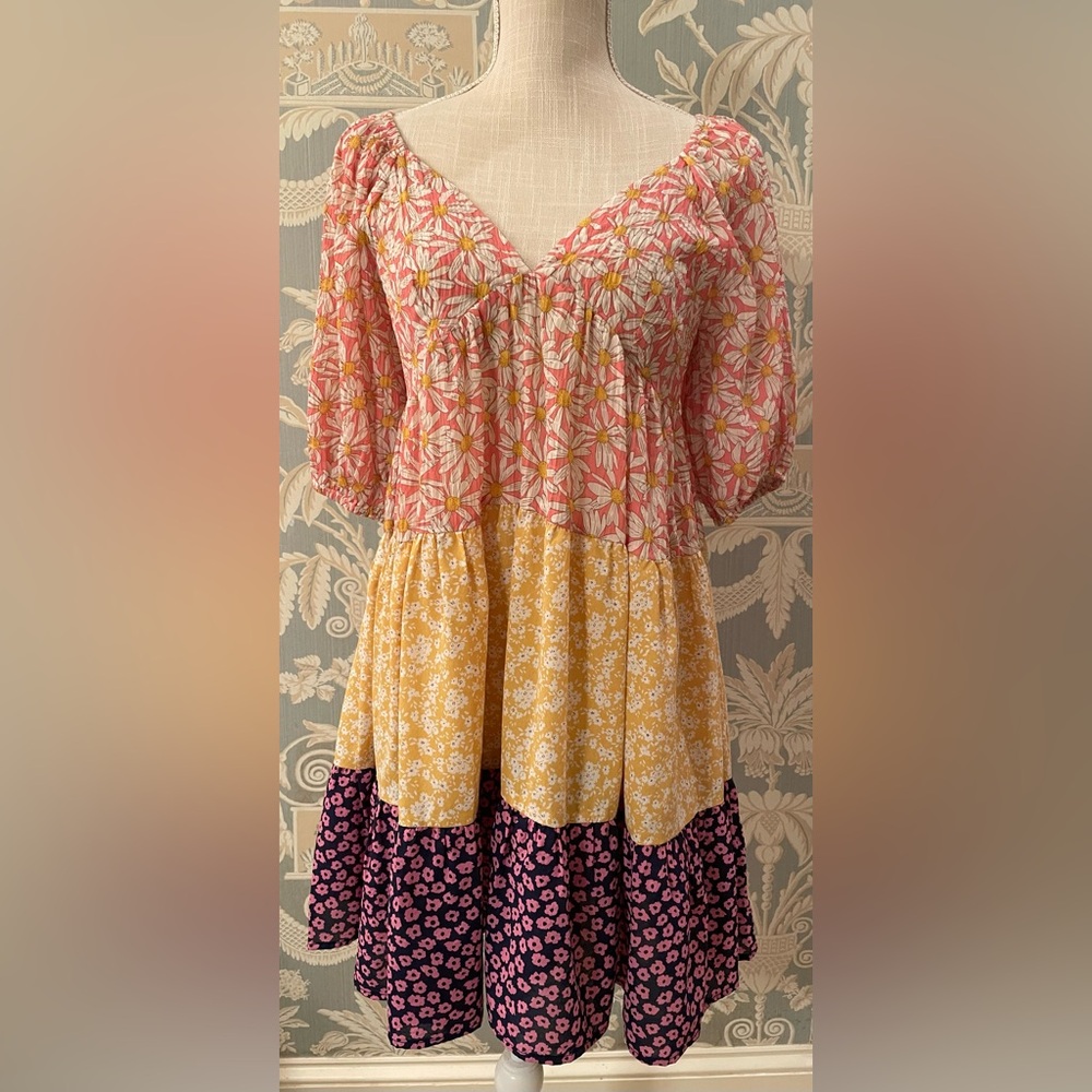 NWOT Ditzy Floral Print Dress, Small.💐